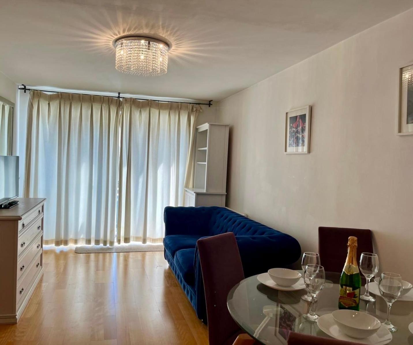 Riverside 1bd Near Canary Wharf Apartment London