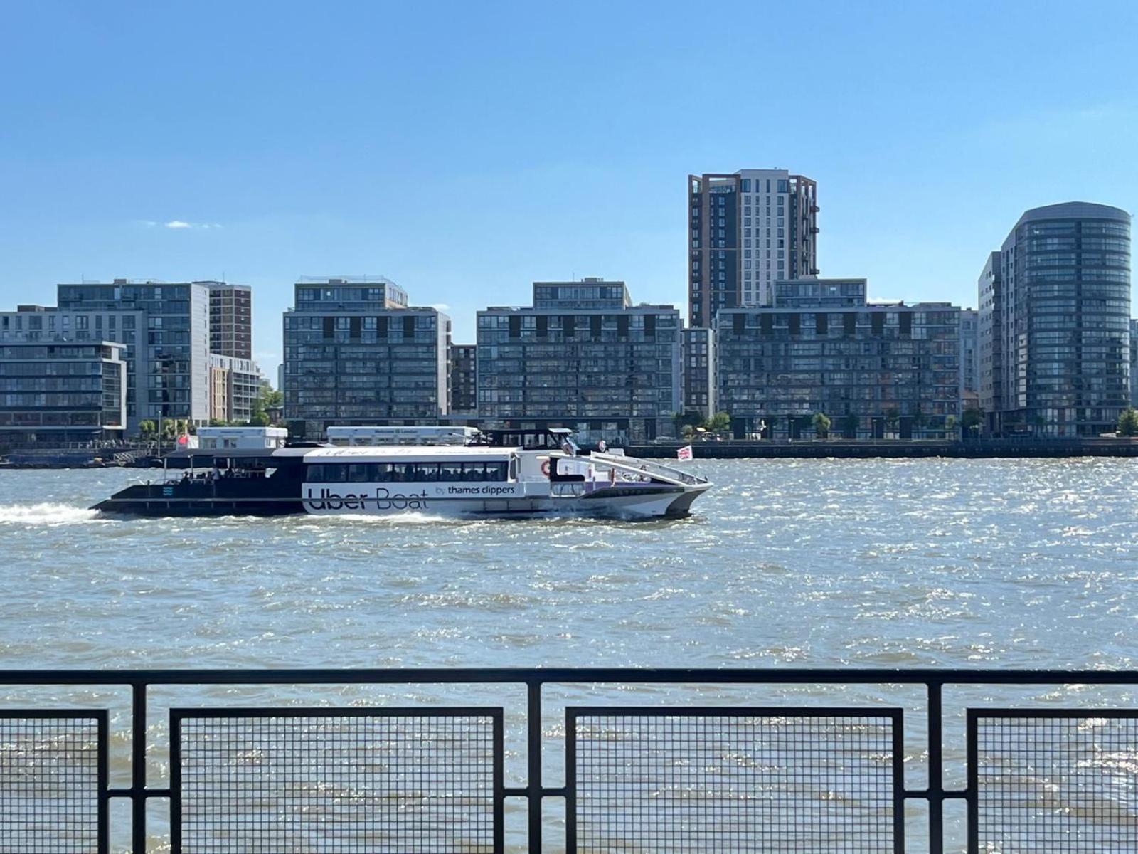 Riverside 1bd Near Canary Wharf Apartment London